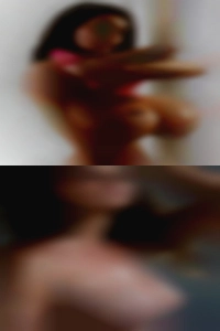 IL flashing their tits.